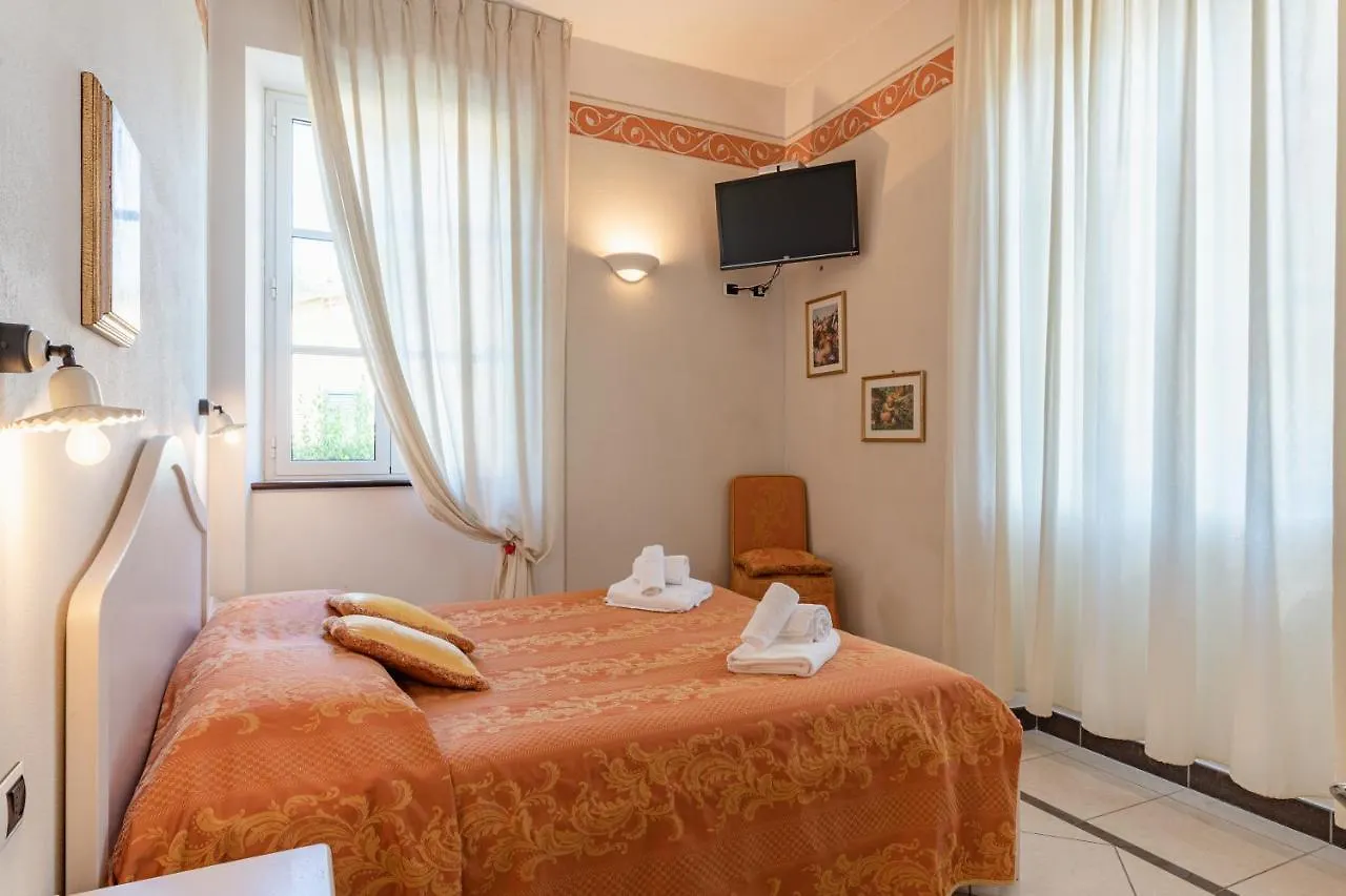 Lucca Franco'S Villa Diecimo Panzió