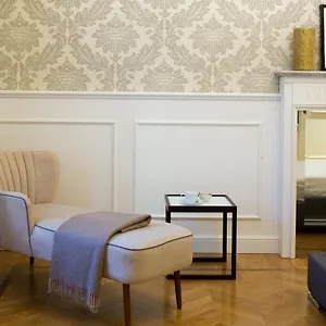 https://duomo-rooms.it-lombardy.com