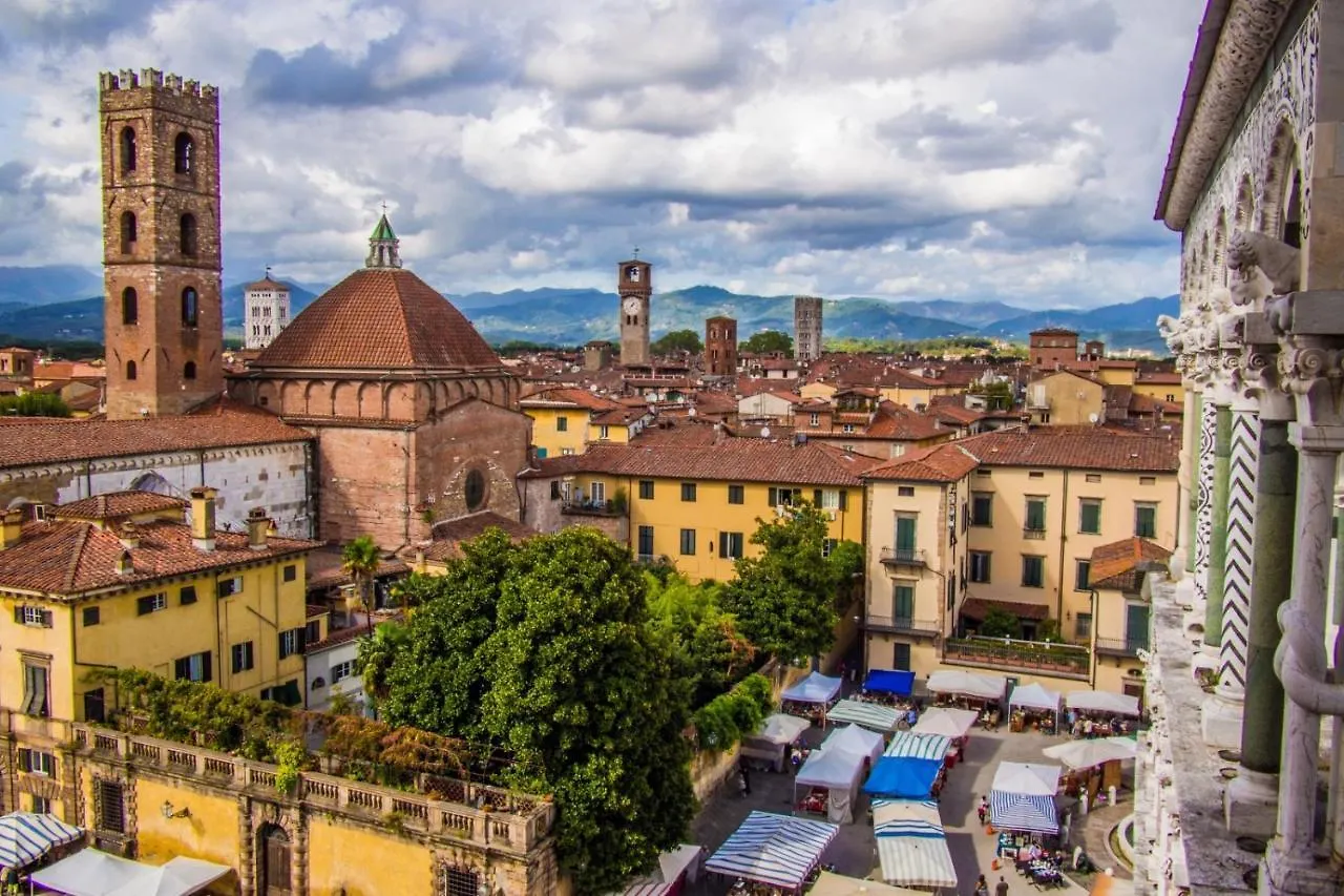 Lucca Franco'S Villa Diecimo