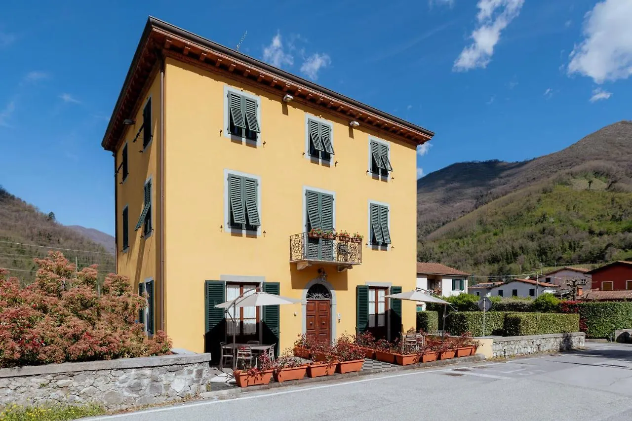 Lucca Franco'S Villa Diecimo